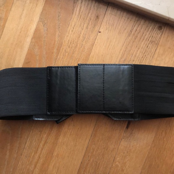 Black stretch belt with back Velcro closure - Picture 2 of 2
